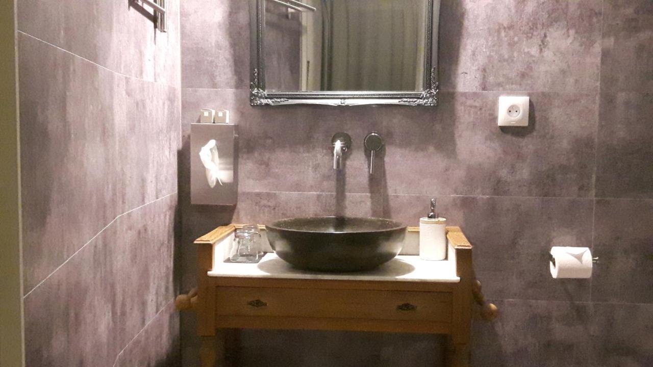 Chambres D'Hotes Des Gens Heureux Сент-Ипполит-дю-Фор Экстерьер фото